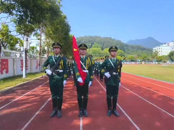 机电工程学校国旗护卫...